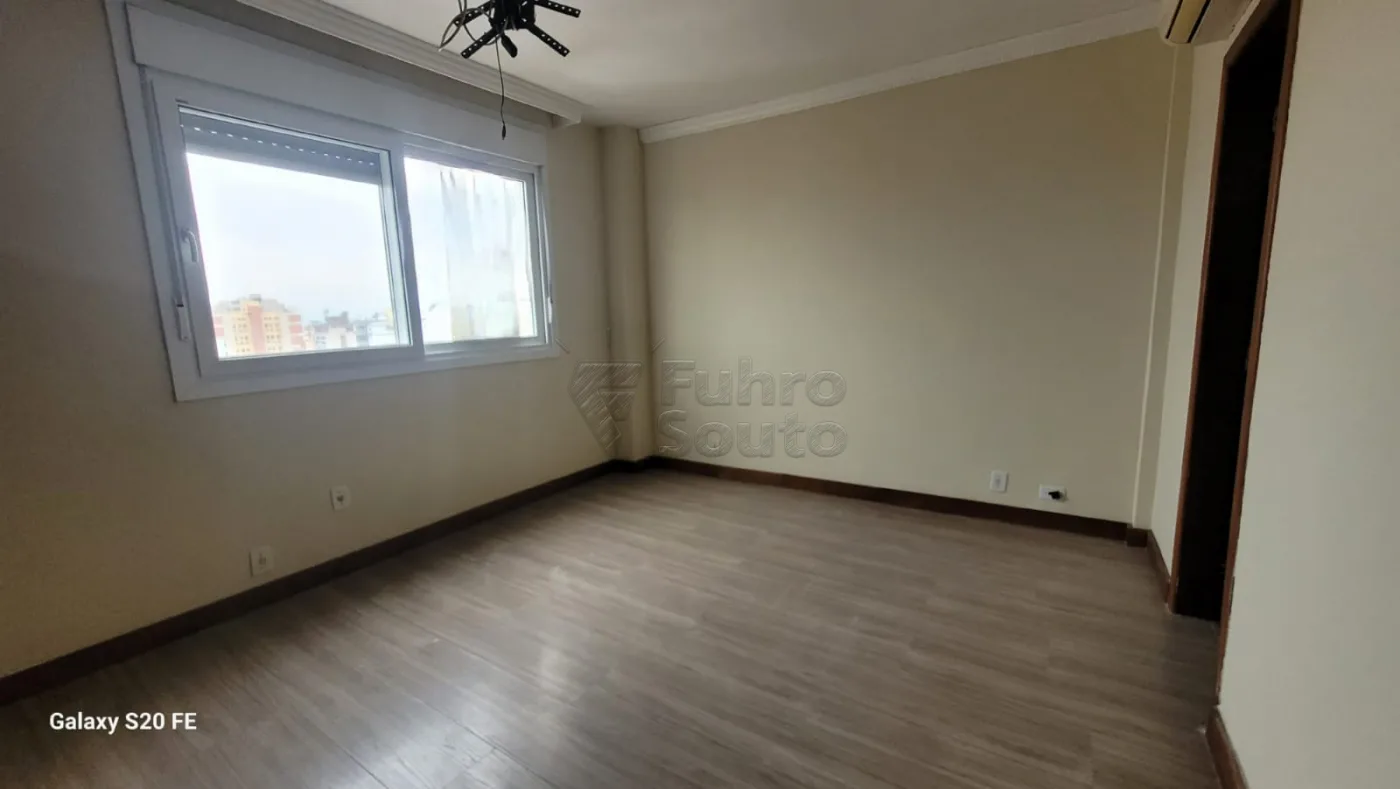Comprar Apartamento / Padr&atilde;o em Pelotas R$ 590.000,00 - Foto 3