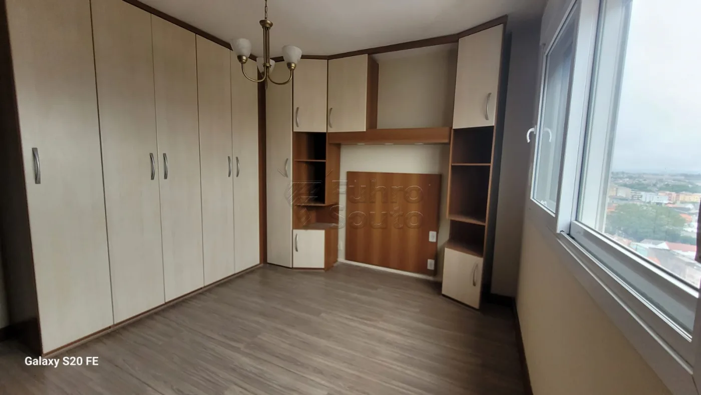Comprar Apartamento / Padr&atilde;o em Pelotas R$ 590.000,00 - Foto 5