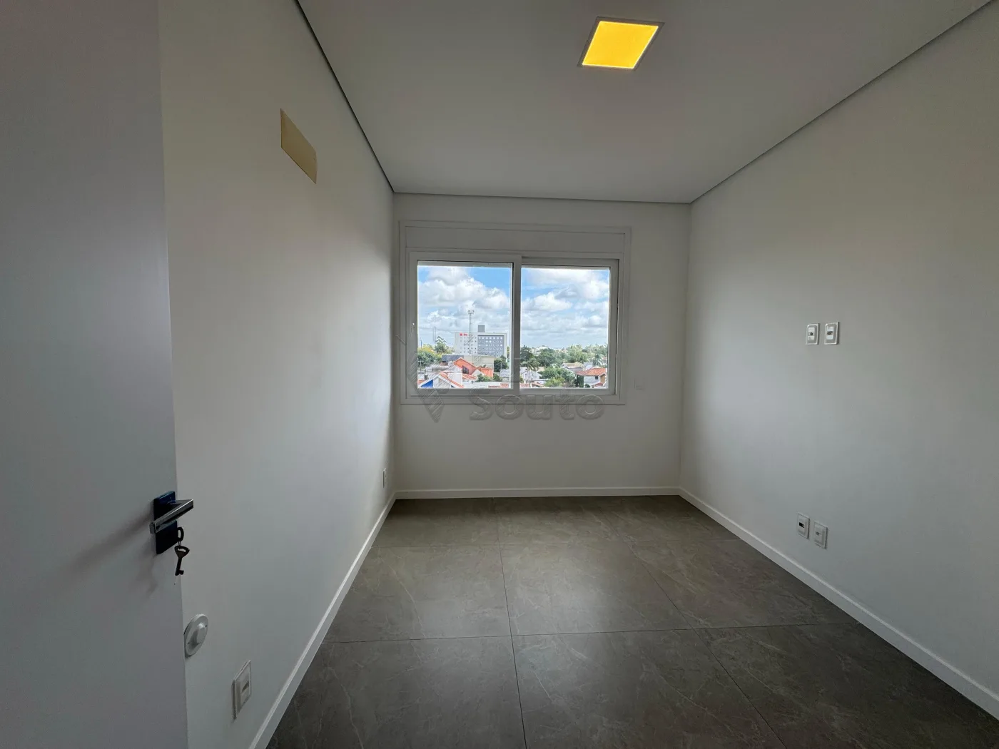 Comprar Apartamento / Padr&atilde;o em Pelotas R$ 1.490.000,00 - Foto 4