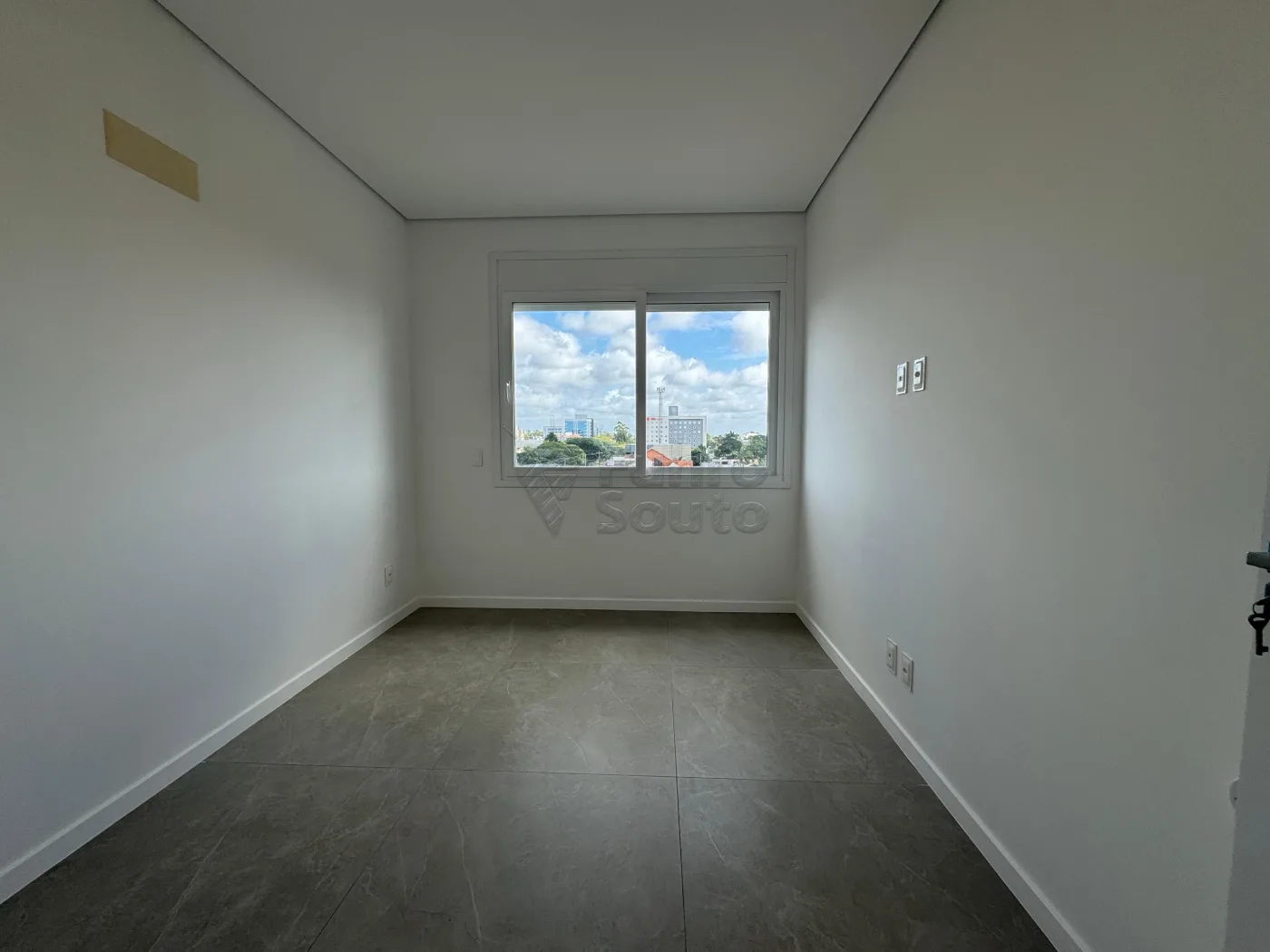 Comprar Apartamento / Padr&atilde;o em Pelotas R$ 1.490.000,00 - Foto 5