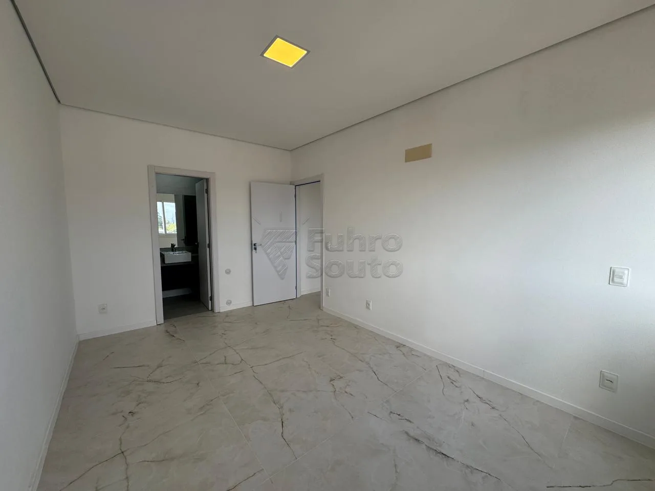 Comprar Apartamento / Padr&atilde;o em Pelotas R$ 1.200.000,00 - Foto 6