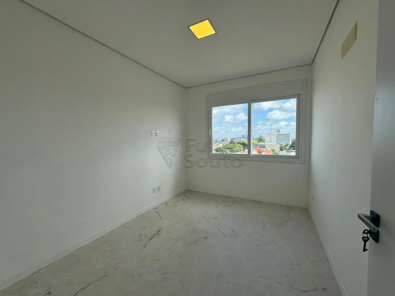 Comprar Apartamento / Padr&atilde;o em Pelotas R$ 1.200.000,00 - Foto 8