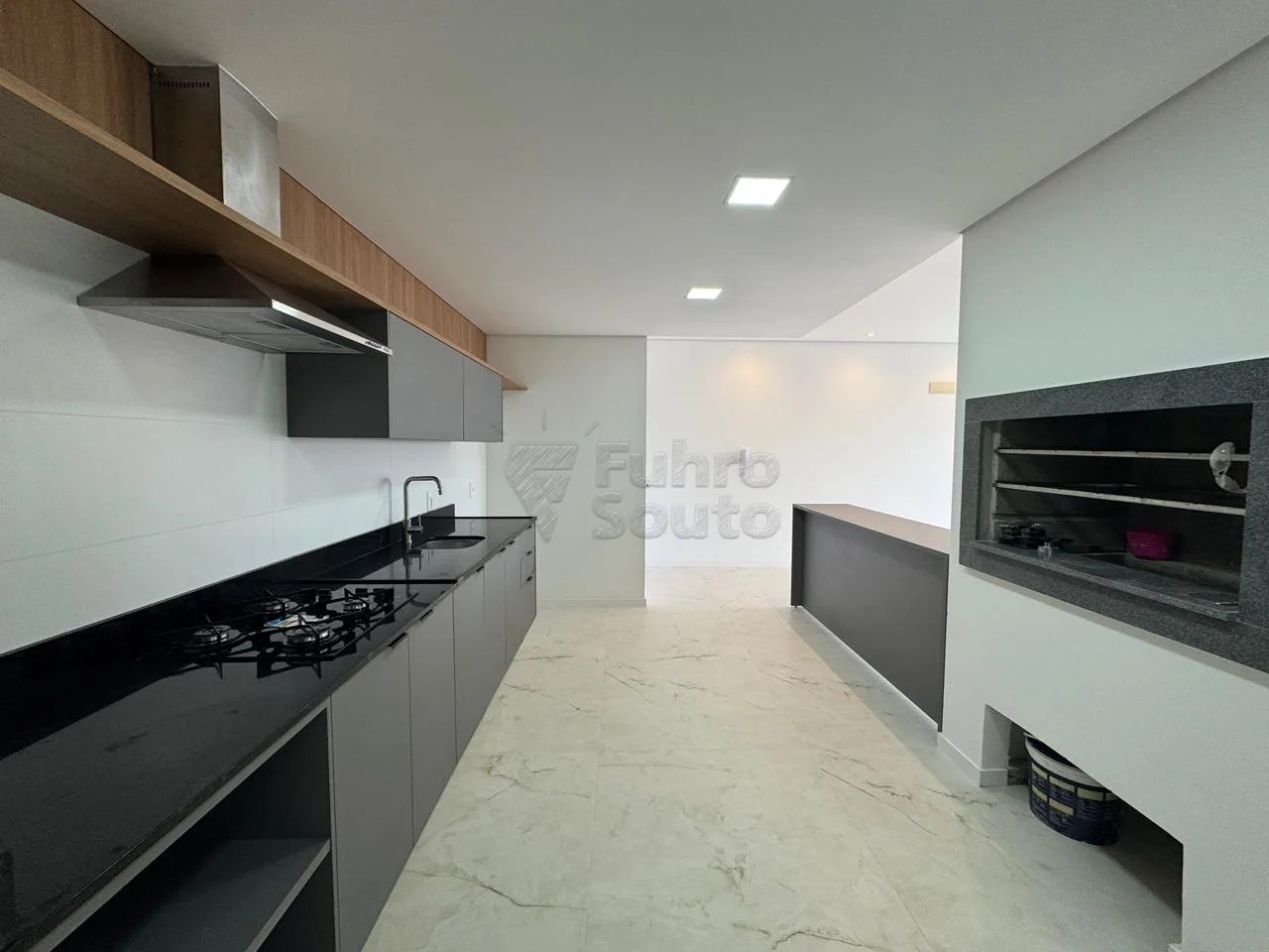 Comprar Apartamento / Padr&atilde;o em Pelotas R$ 1.200.000,00 - Foto 3
