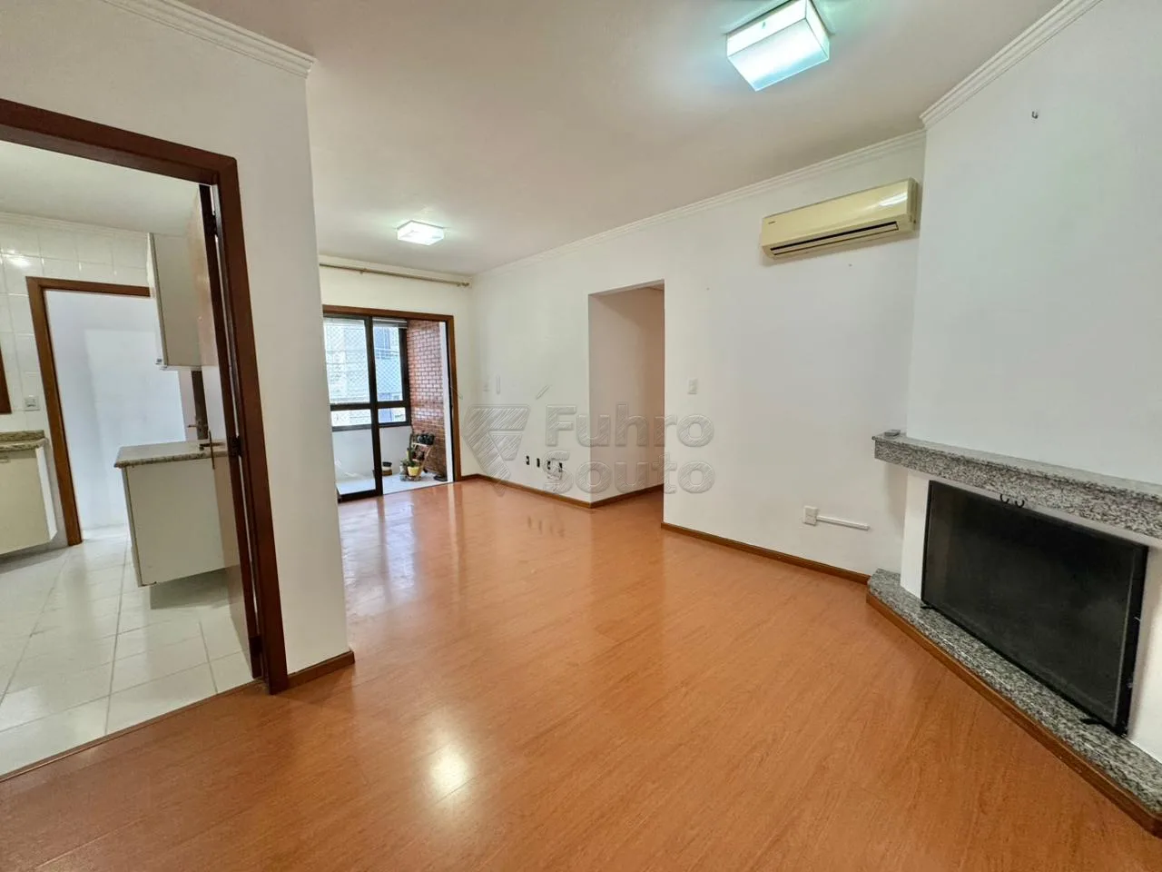 Comprar Apartamento / Padr&atilde;o em Pelotas R$ 590.000,00 - Foto 2