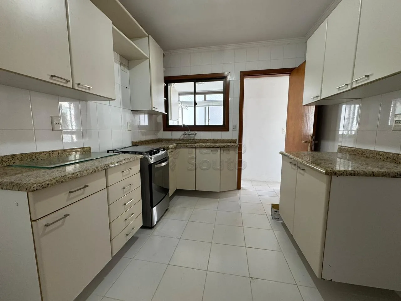 Comprar Apartamento / Padr&atilde;o em Pelotas R$ 590.000,00 - Foto 3