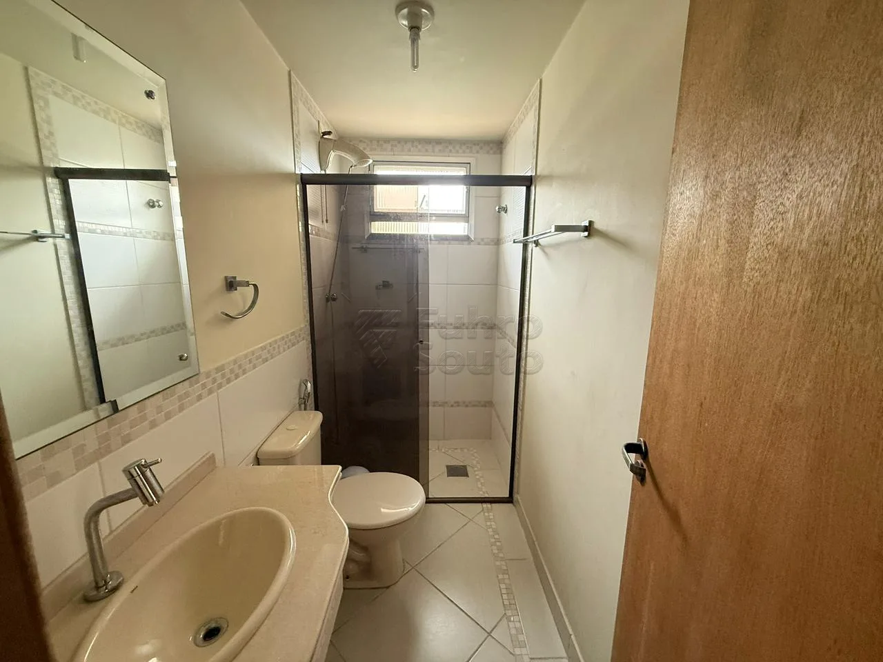Comprar Apartamento / Padr&atilde;o em Pelotas R$ 170.000,00 - Foto 6