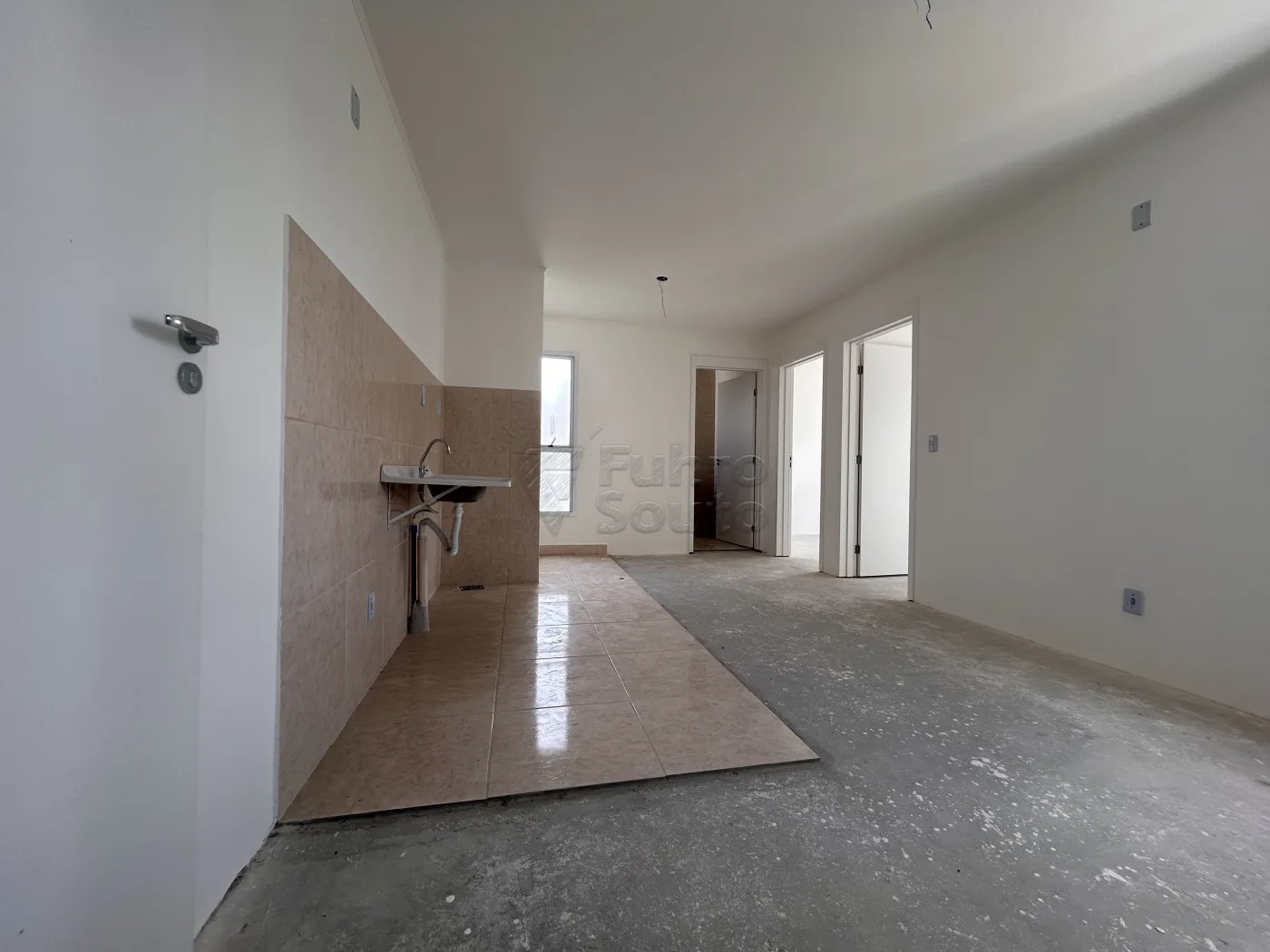 Comprar Apartamento / Padr&atilde;o em Pelotas R$ 165.000,00 - Foto 2