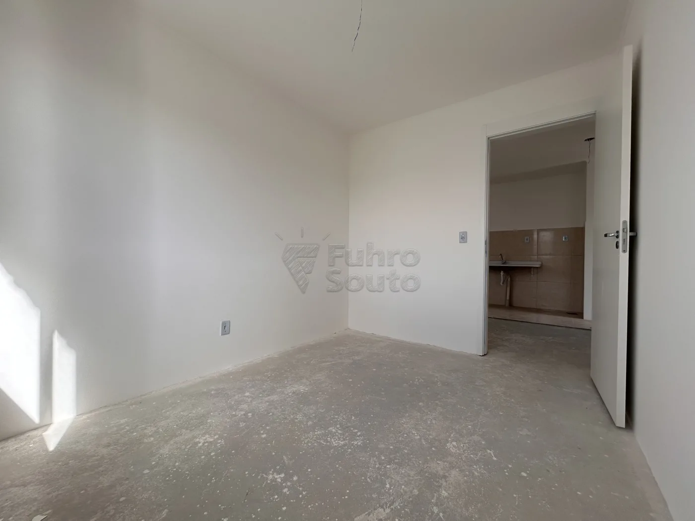 Comprar Apartamento / Padr&atilde;o em Pelotas R$ 165.000,00 - Foto 5