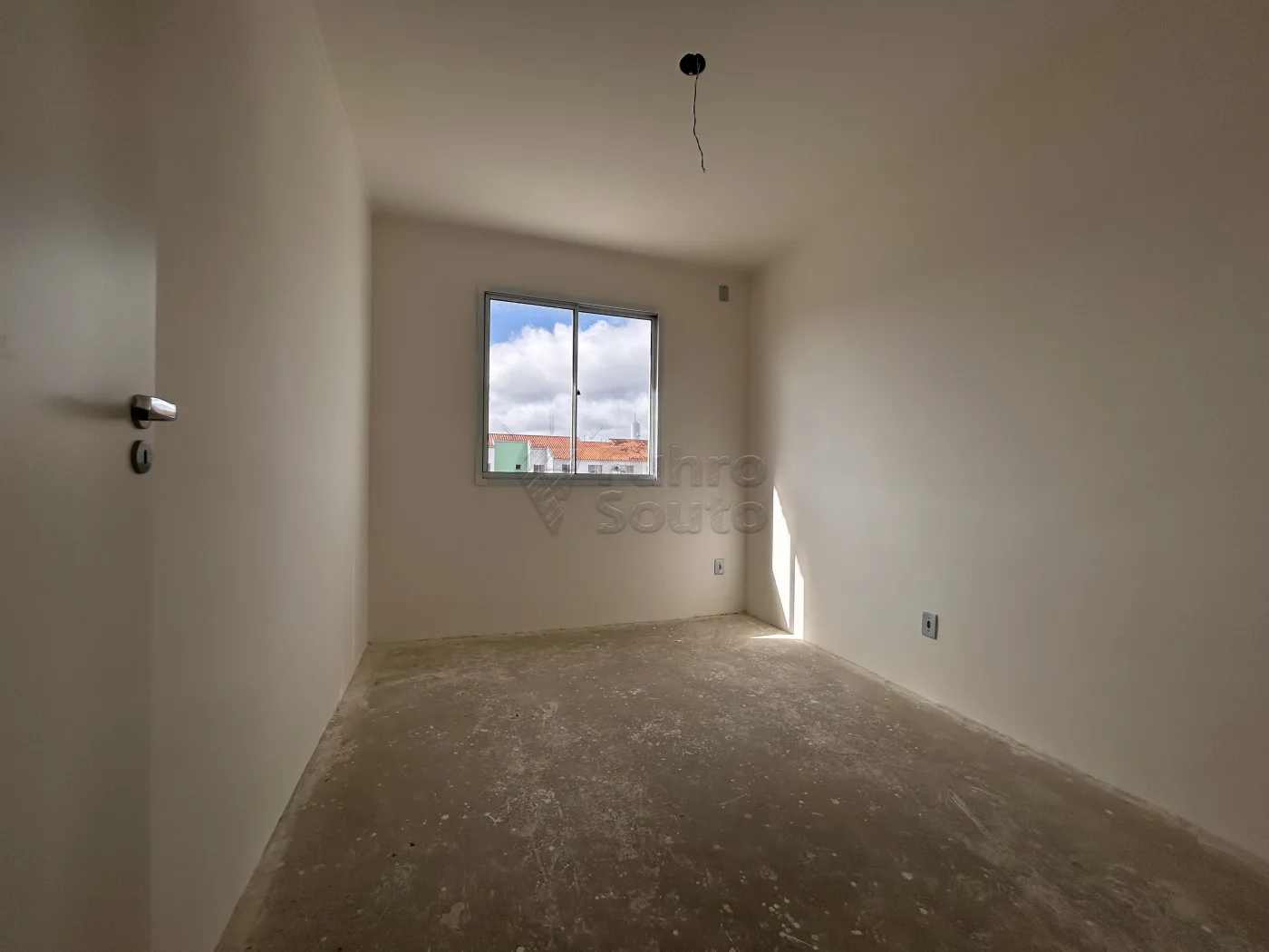 Comprar Apartamento / Padr&atilde;o em Pelotas R$ 165.000,00 - Foto 6