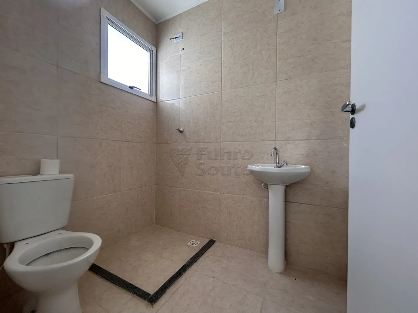 Comprar Apartamento / Padr&atilde;o em Pelotas R$ 165.000,00 - Foto 11