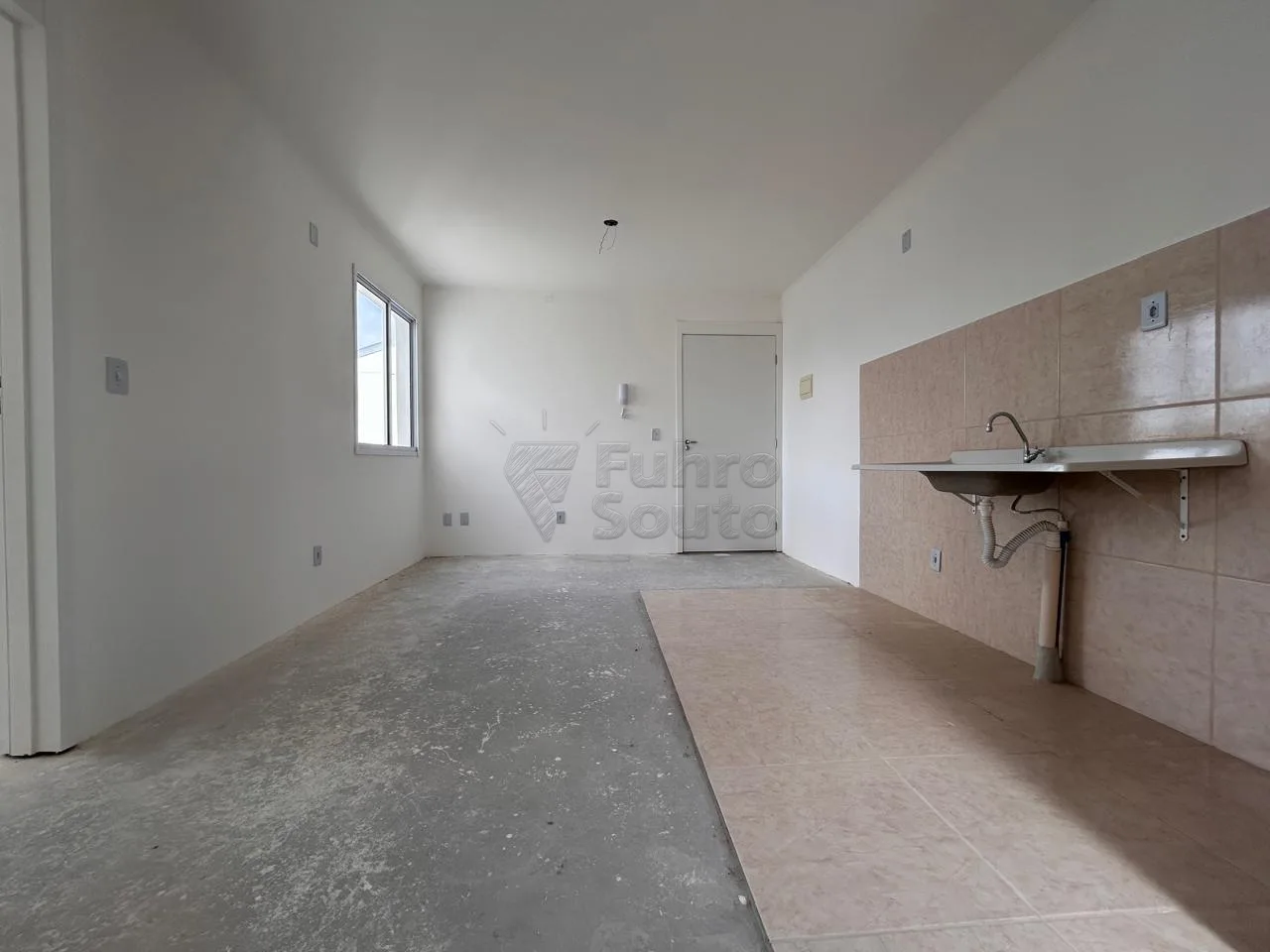 Comprar Apartamento / Padr&atilde;o em Pelotas R$ 165.000,00 - Foto 3