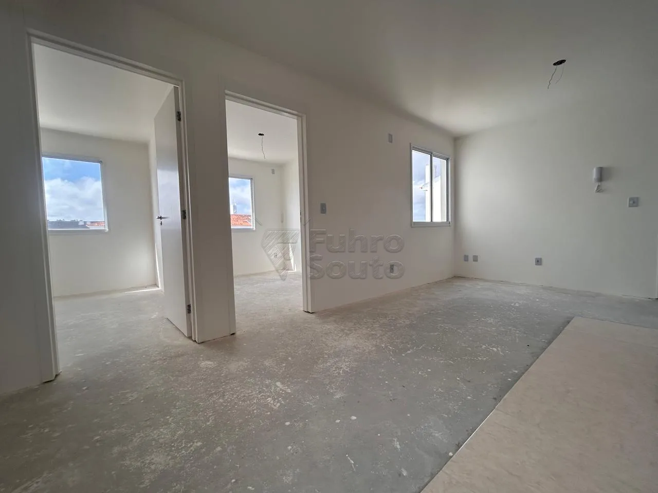 Comprar Apartamento / Padr&atilde;o em Pelotas R$ 165.000,00 - Foto 10