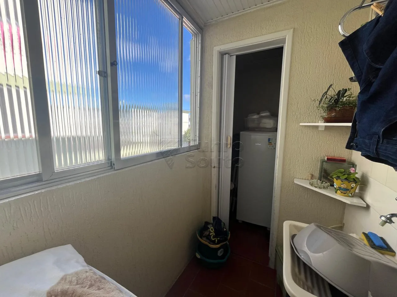 Comprar Apartamento / Padr&atilde;o em Pelotas R$ 260.000,00 - Foto 5