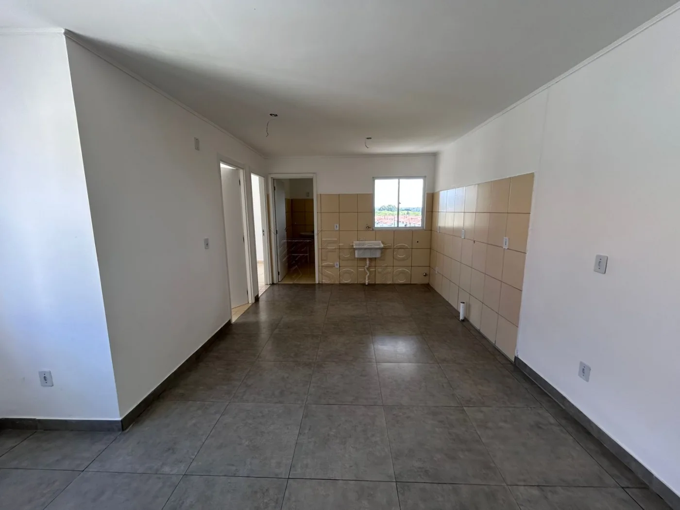 Comprar Apartamento / Padr&atilde;o em Pelotas R$ 125.000,00 - Foto 2