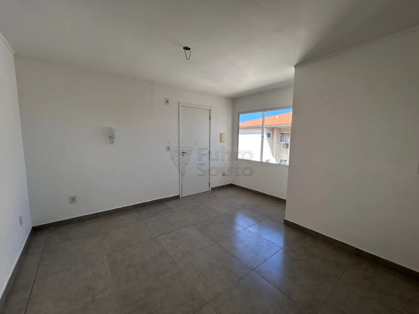 Comprar Apartamento / Padr&atilde;o em Pelotas R$ 125.000,00 - Foto 1