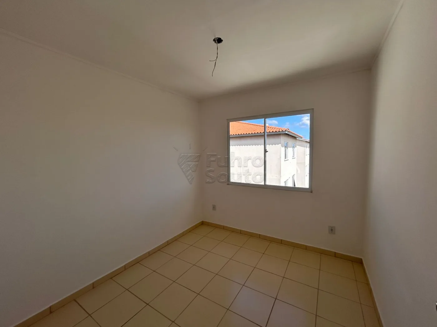Comprar Apartamento / Padr&atilde;o em Pelotas R$ 125.000,00 - Foto 3