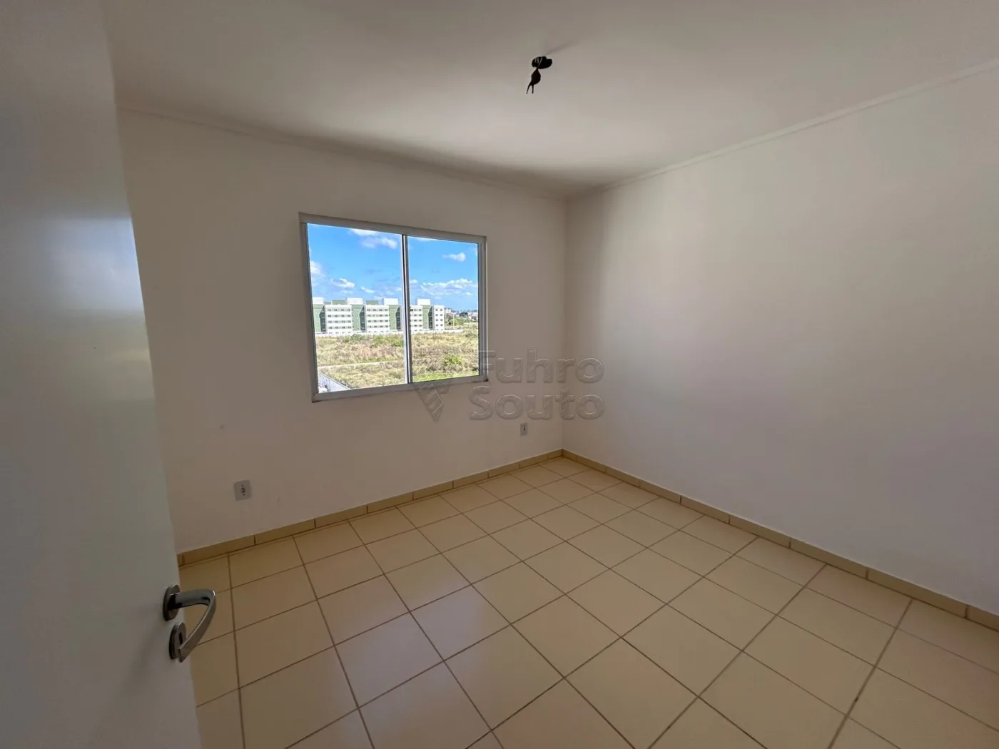 Comprar Apartamento / Padr&atilde;o em Pelotas R$ 125.000,00 - Foto 4