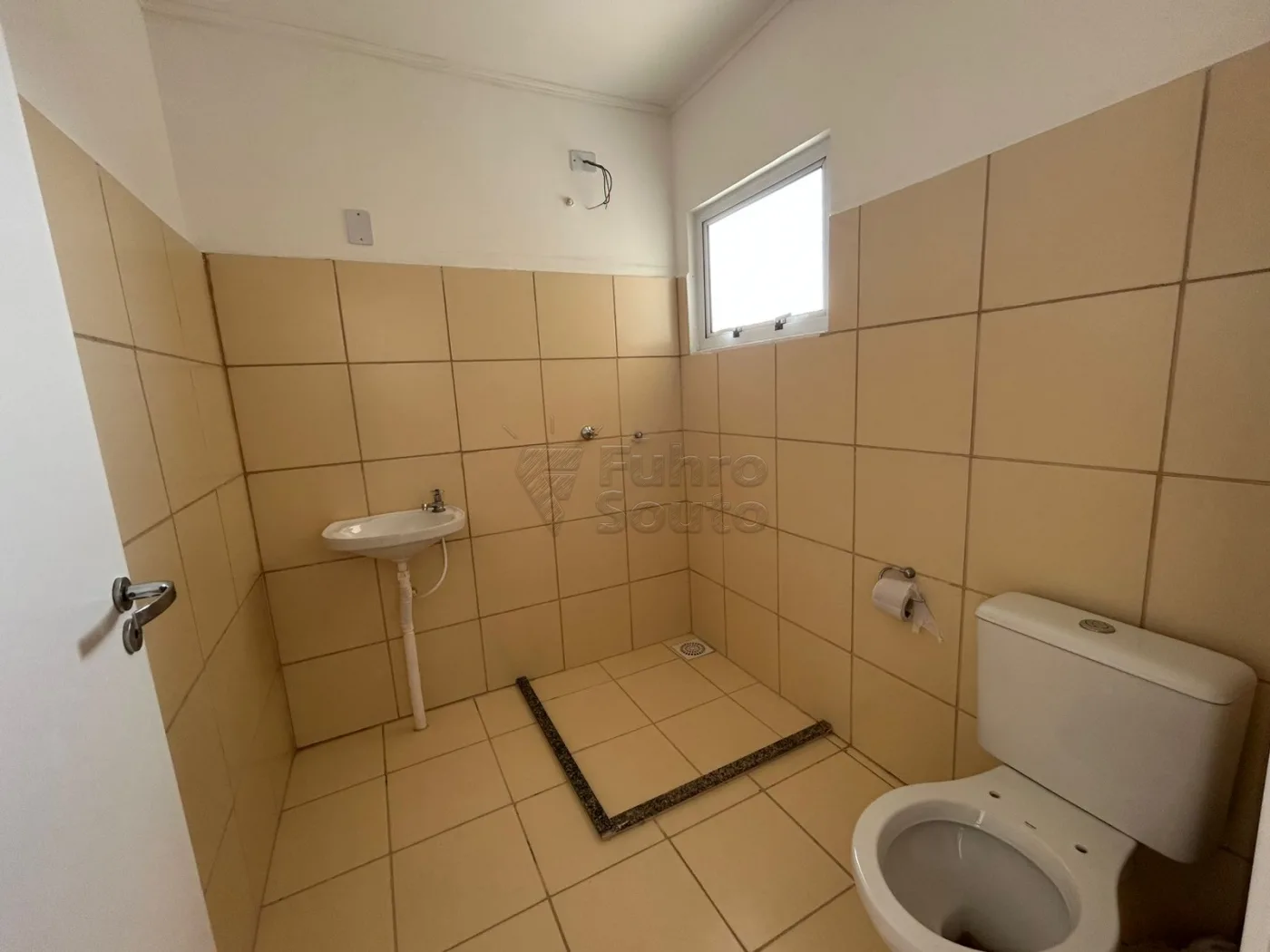 Comprar Apartamento / Padr&atilde;o em Pelotas R$ 125.000,00 - Foto 5