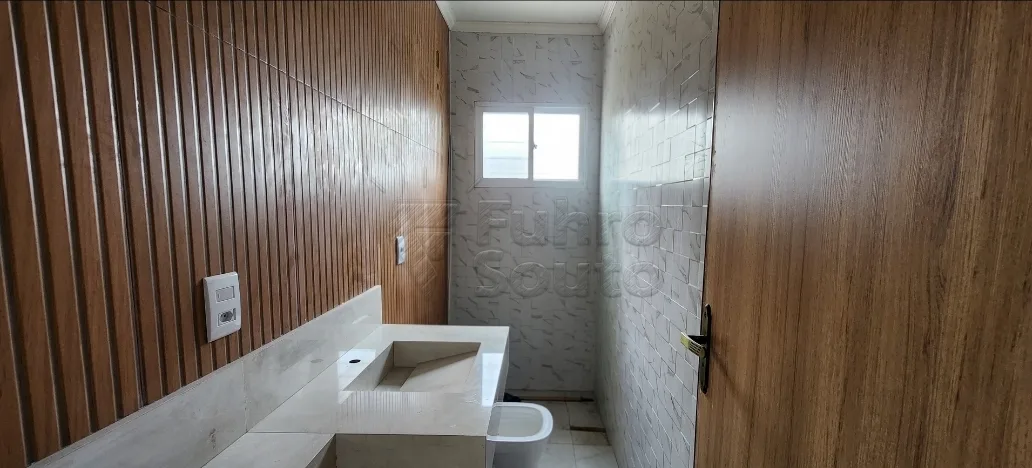 Comprar Casa / Padr&atilde;o em Pelotas R$ 420.000,00 - Foto 6