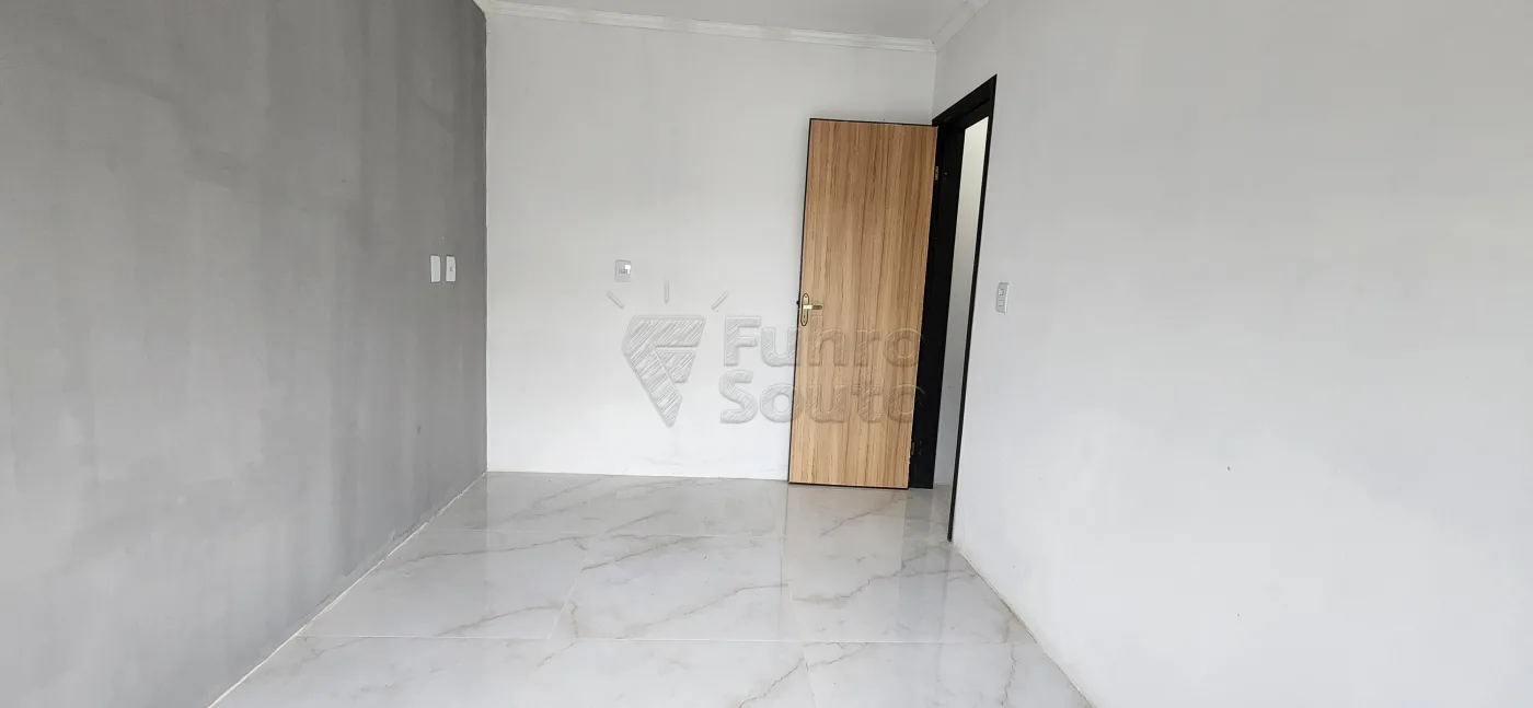 Comprar Casa / Padr&atilde;o em Pelotas R$ 420.000,00 - Foto 3