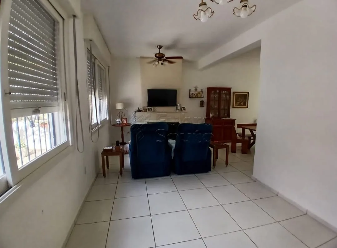 Comprar Casa / Padr&atilde;o em Pelotas R$ 690.000,00 - Foto 2