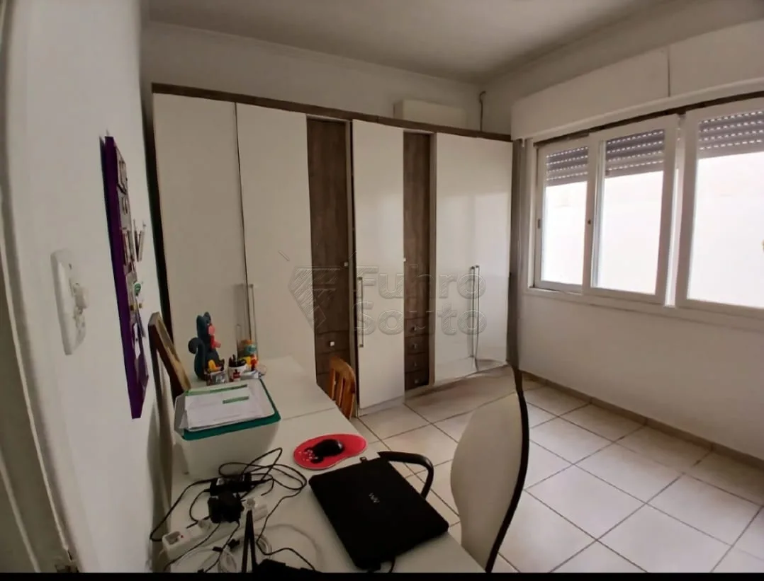 Comprar Casa / Padr&atilde;o em Pelotas R$ 690.000,00 - Foto 5