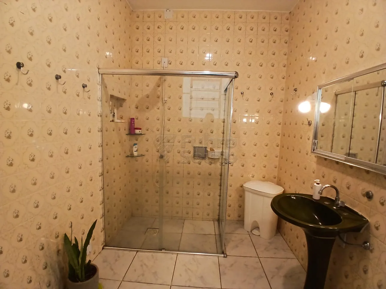 Comprar Casa / Padr&atilde;o em Pelotas R$ 690.000,00 - Foto 8