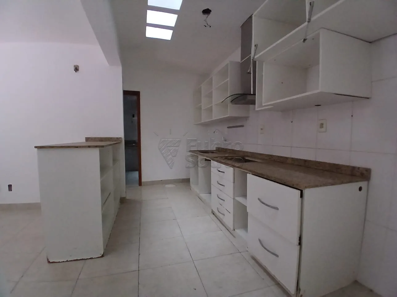 Comprar Casa / Padr&atilde;o em Pelotas R$ 690.000,00 - Foto 13
