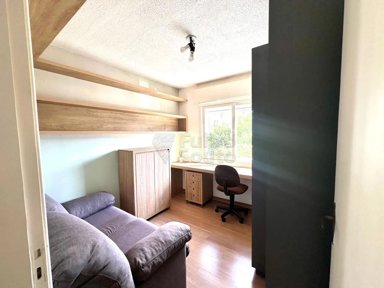 Comprar Apartamento / Padr&atilde;o em Pelotas R$ 320.000,00 - Foto 4
