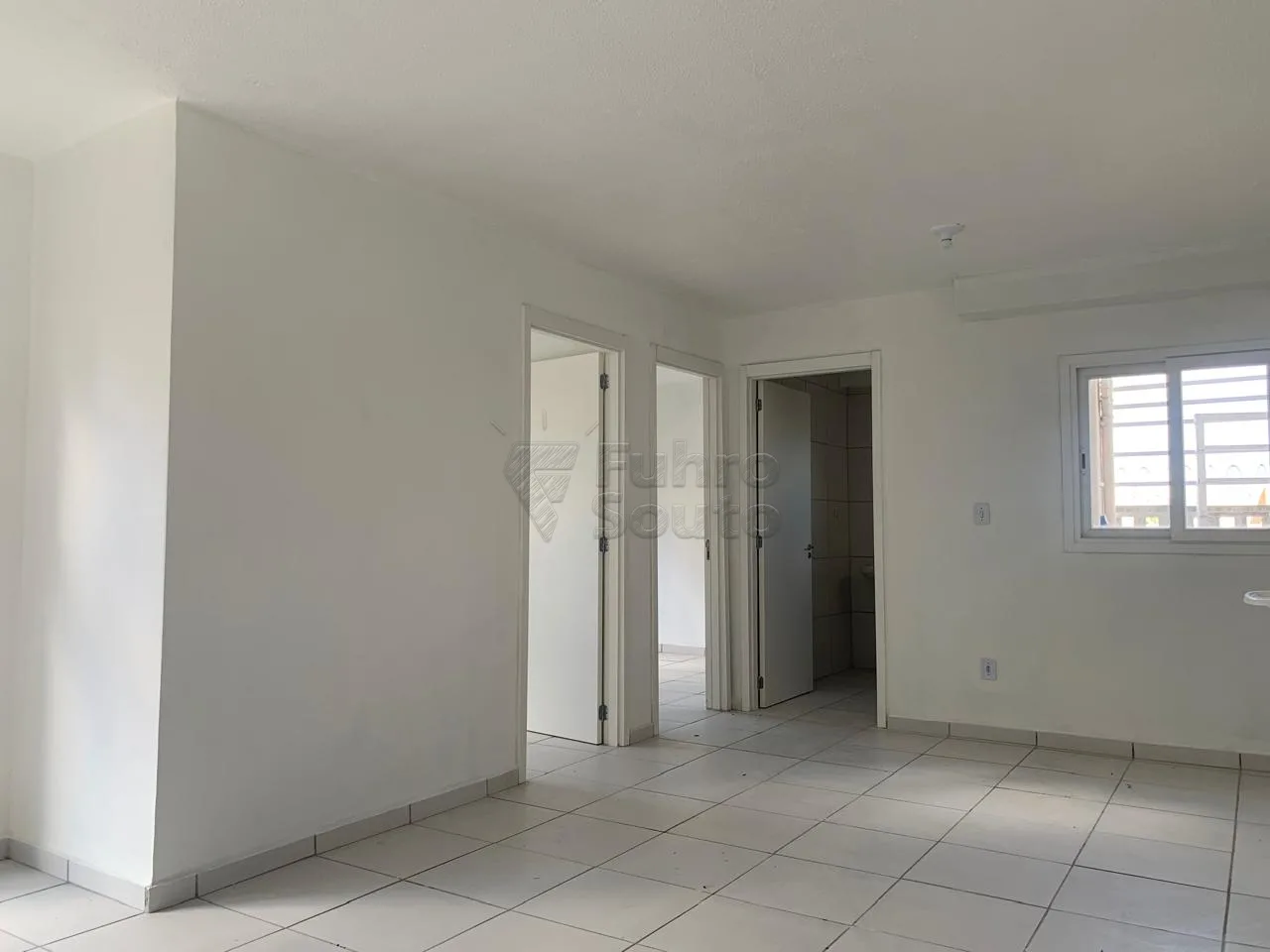 Comprar Apartamento / Padr&atilde;o em Pelotas R$ 128.000,00 - Foto 2