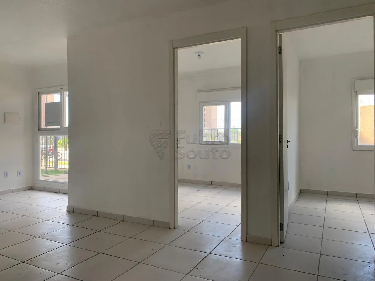 Comprar Apartamento / Padr&atilde;o em Pelotas R$ 128.000,00 - Foto 5
