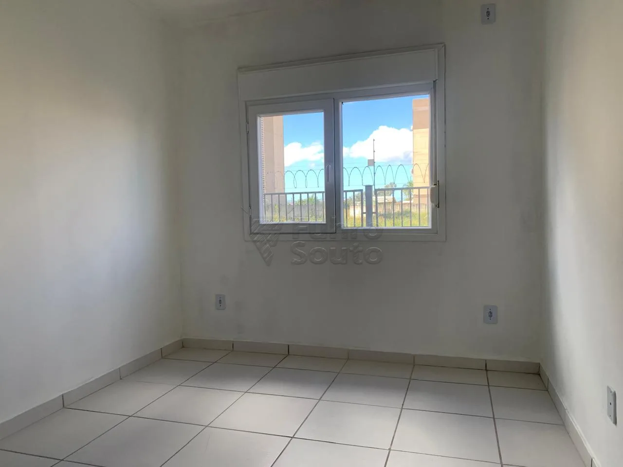 Comprar Apartamento / Padr&atilde;o em Pelotas R$ 128.000,00 - Foto 8