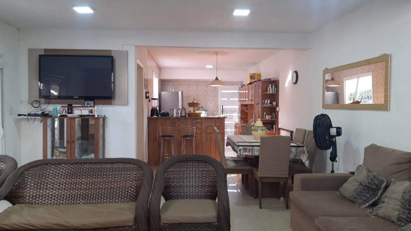 Comprar Casa / Padr&atilde;o em Pelotas R$ 900.000,00 - Foto 1