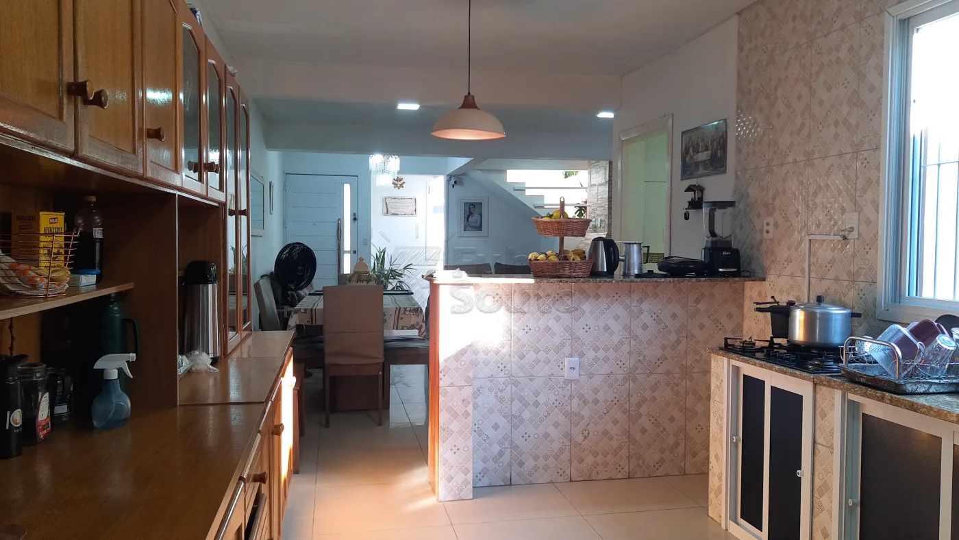 Comprar Casa / Padr&atilde;o em Pelotas R$ 900.000,00 - Foto 4