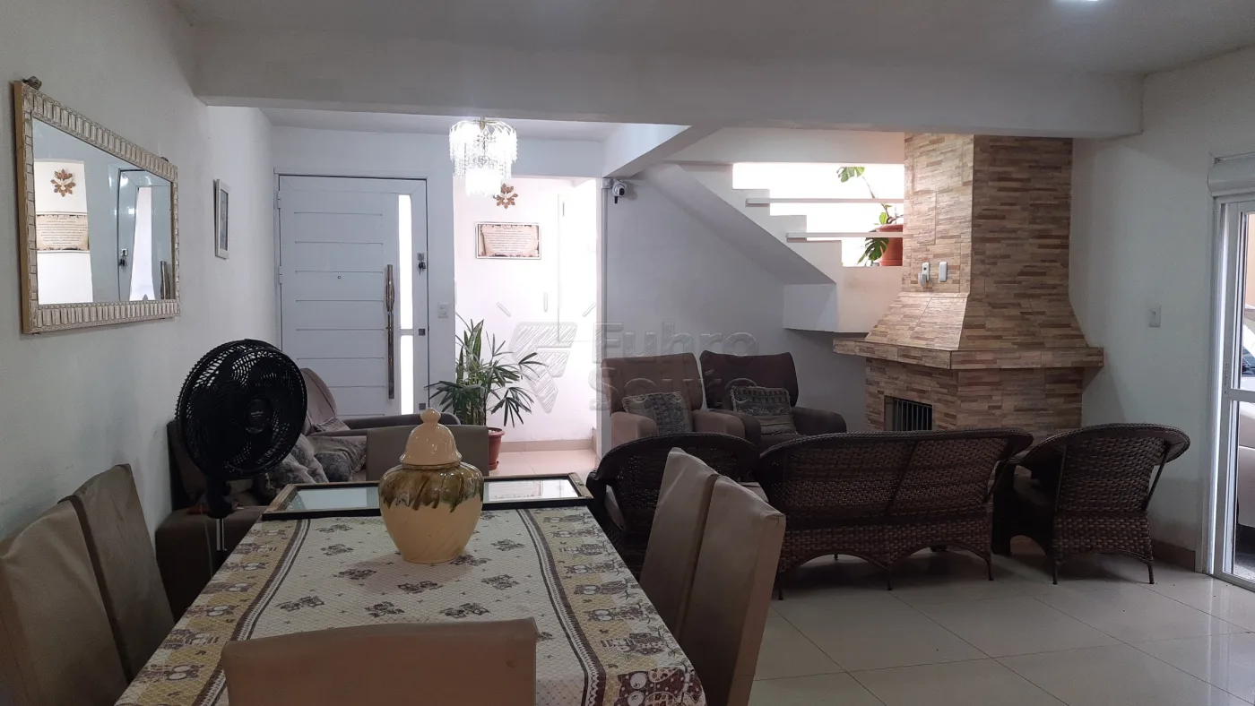 Comprar Casa / Padr&atilde;o em Pelotas R$ 900.000,00 - Foto 3