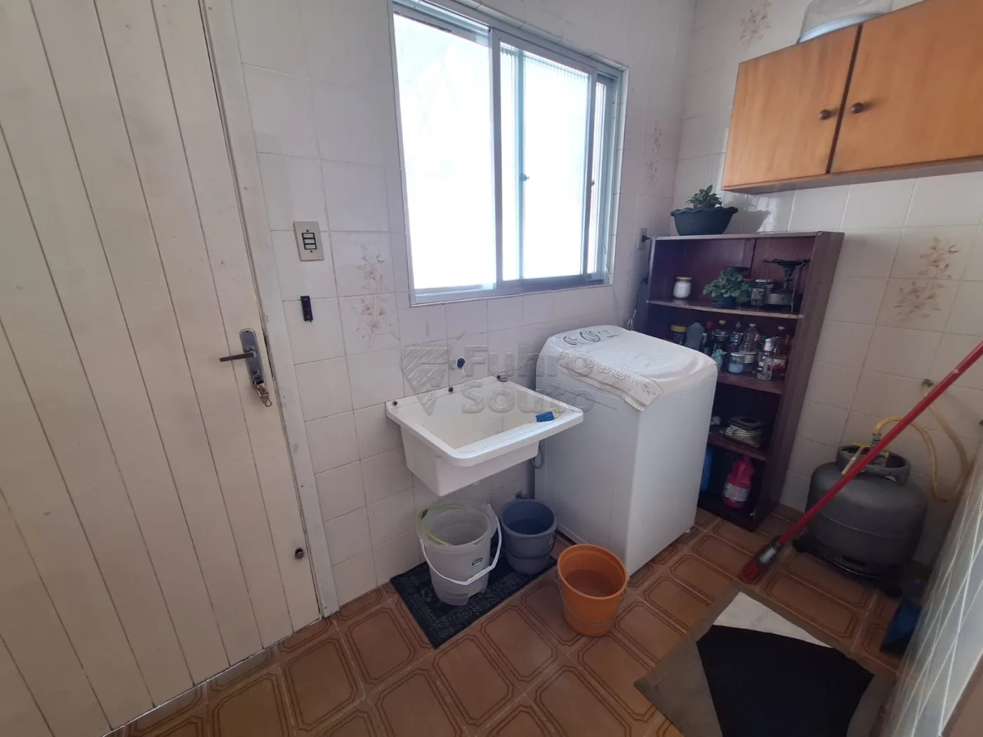 Comprar Casa / Padr&atilde;o em Pelotas R$ 800.000,00 - Foto 14