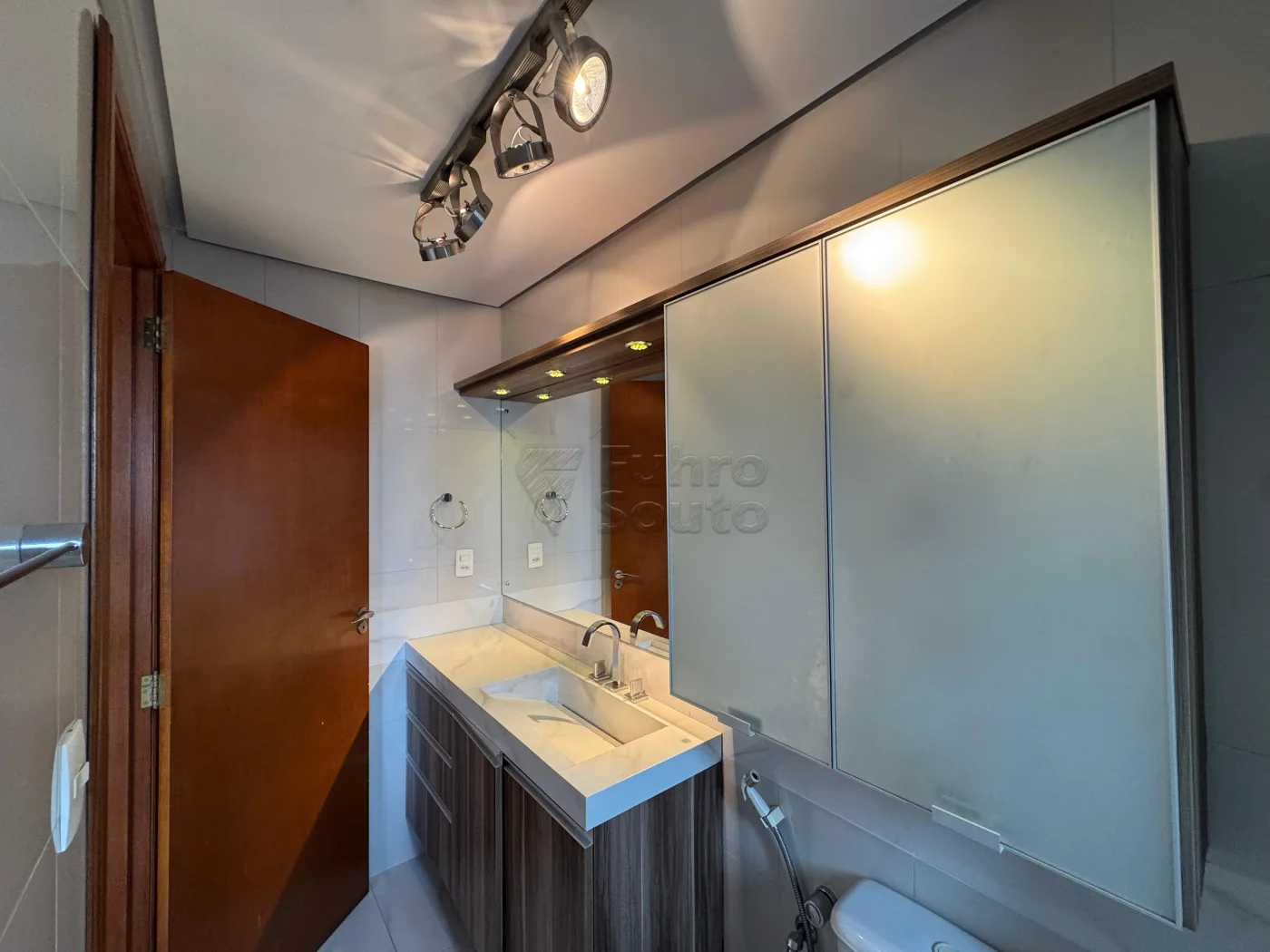 Comprar Apartamento / Cobertura em Pelotas R$ 1.250.000,00 - Foto 18