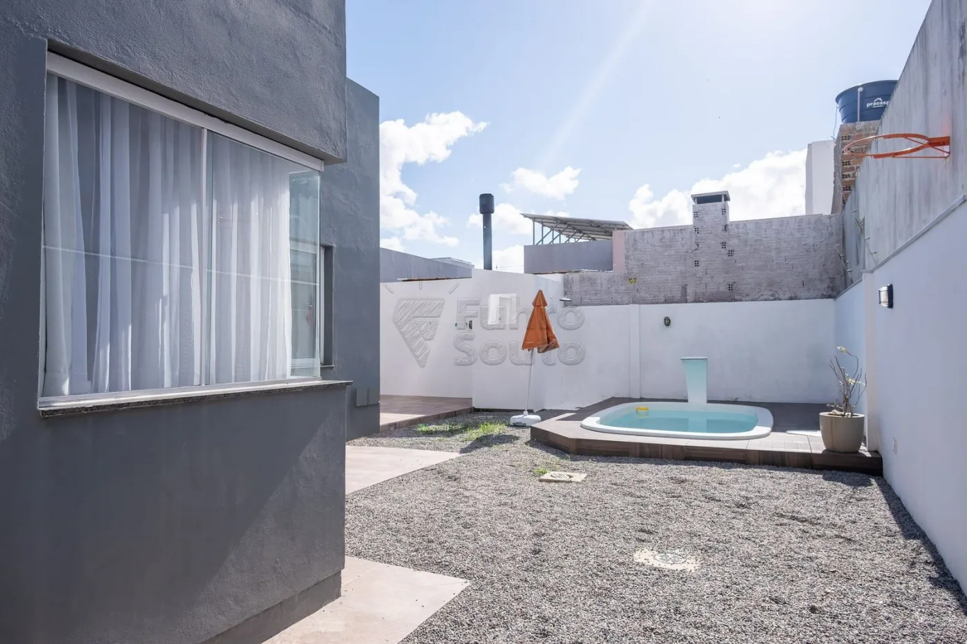 Comprar Casa / Padr&atilde;o em Pelotas R$ 550.000,00 - Foto 9