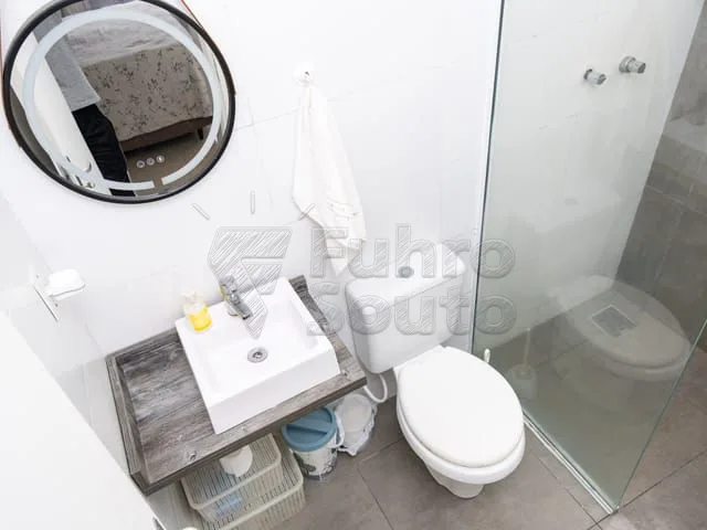 Comprar Casa / Padr&atilde;o em Pelotas R$ 550.000,00 - Foto 7