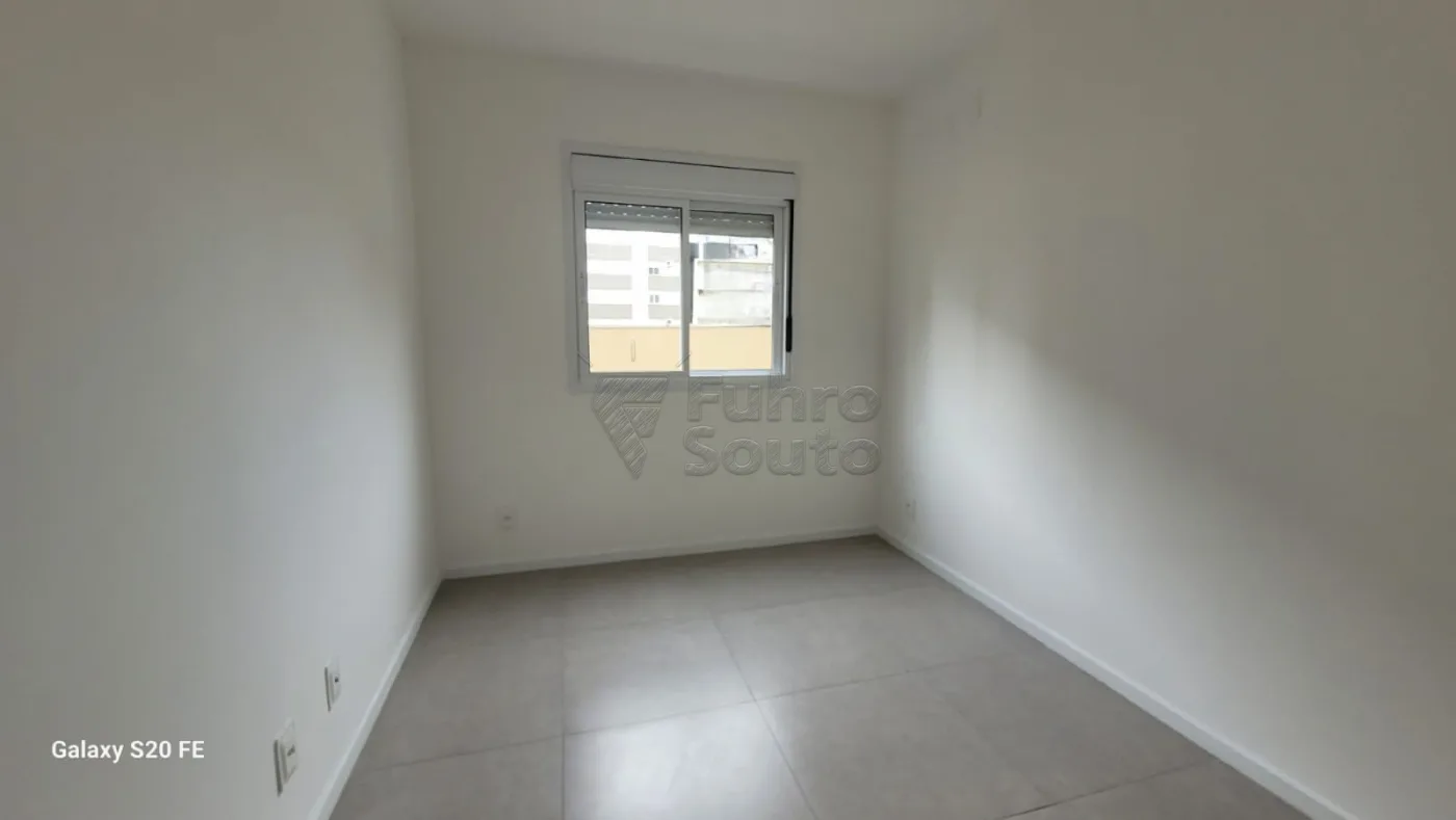 Comprar Apartamento / Padr&atilde;o em Pelotas R$ 270.000,00 - Foto 6