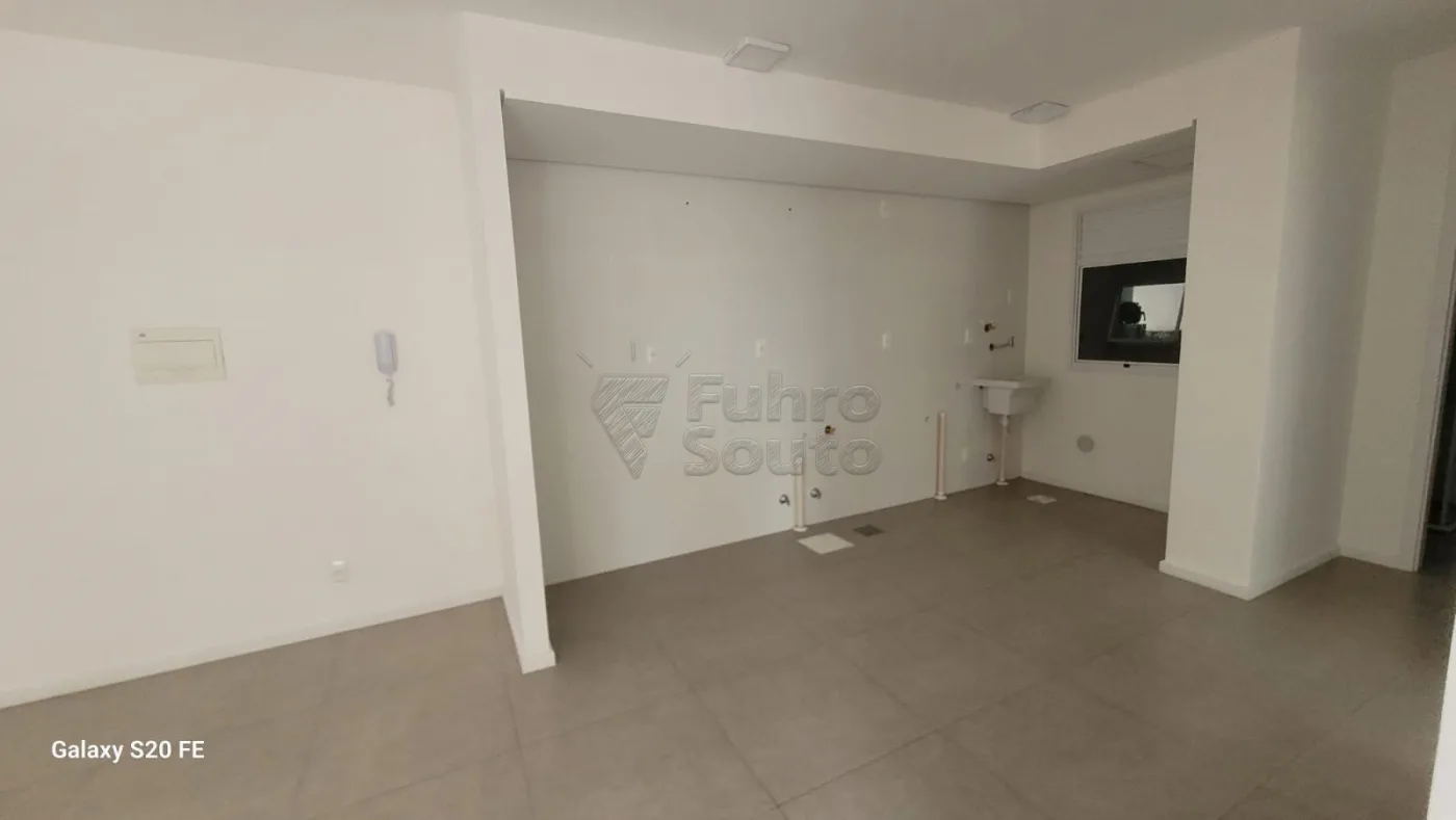 Comprar Apartamento / Padr&atilde;o em Pelotas R$ 270.000,00 - Foto 3