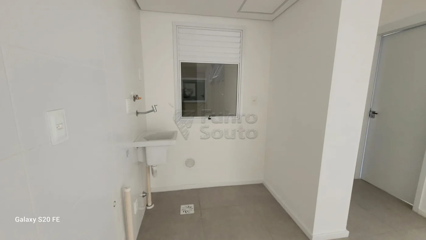 Comprar Apartamento / Padr&atilde;o em Pelotas R$ 270.000,00 - Foto 5