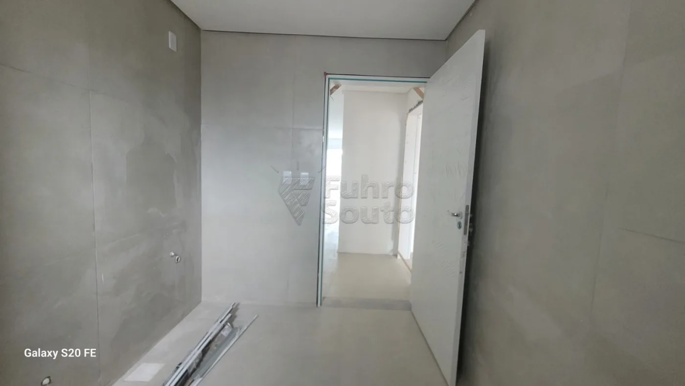 Comprar Apartamento / Padr&atilde;o em Pelotas R$ 350.000,00 - Foto 5