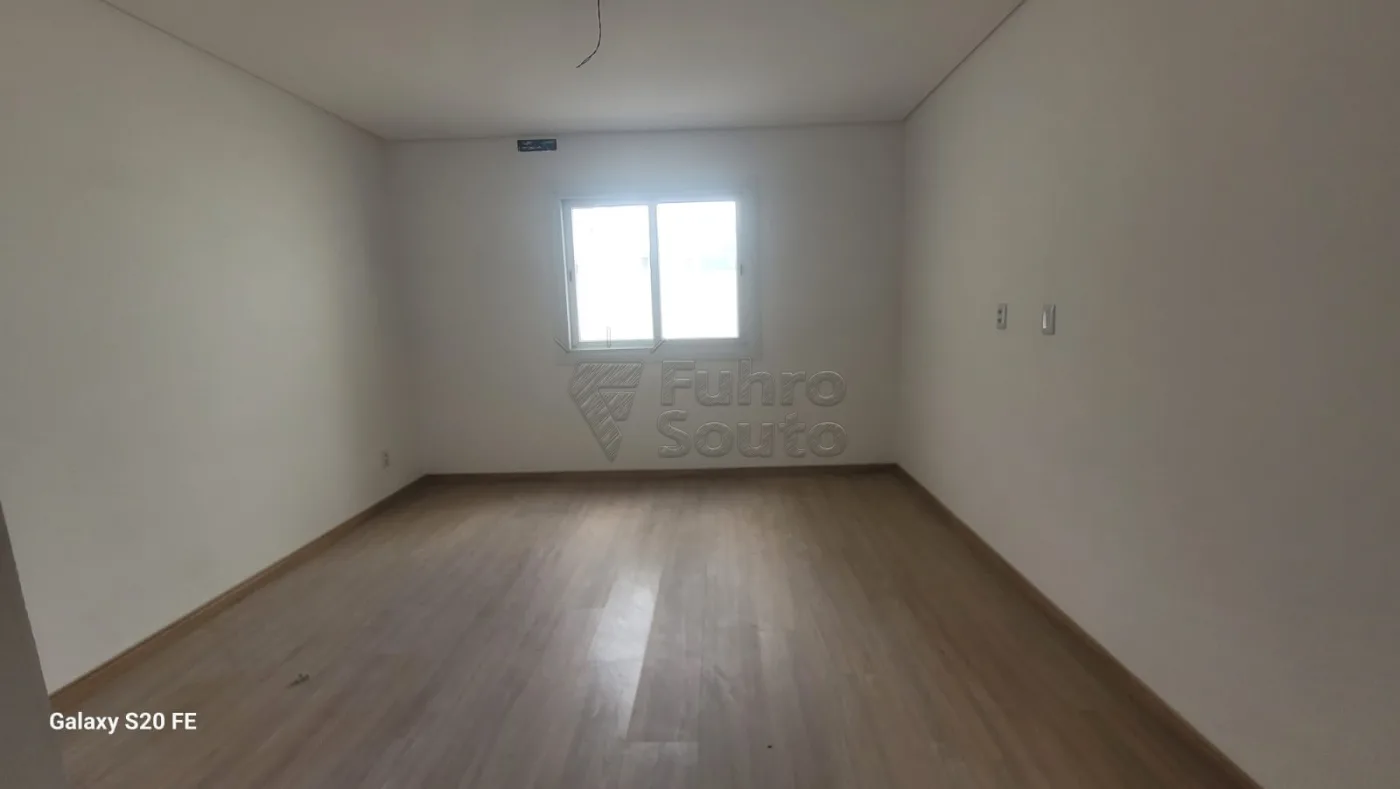Comprar Apartamento / Padr&atilde;o em Pelotas R$ 350.000,00 - Foto 3