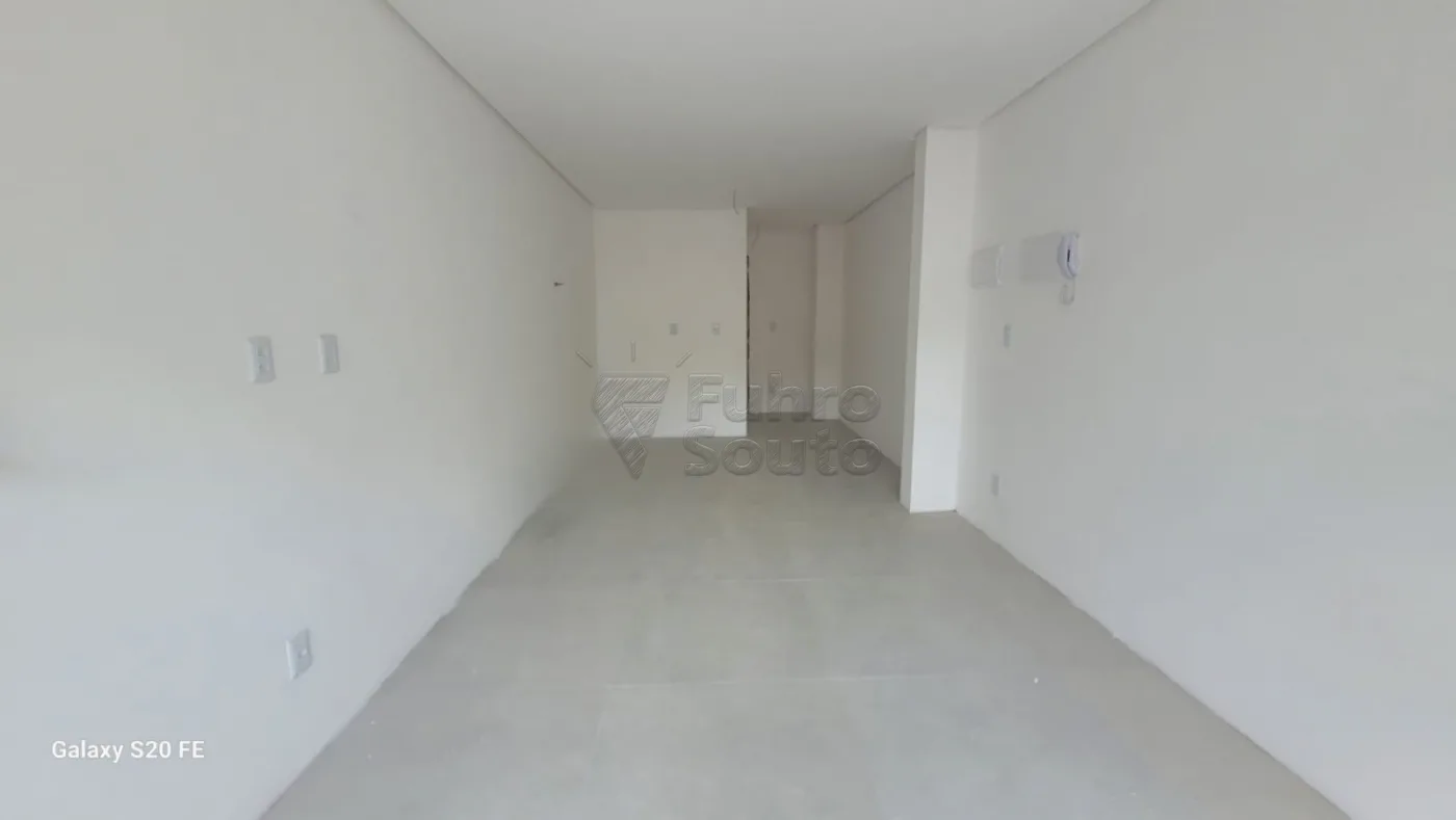 Comprar Apartamento / Padr&atilde;o em Pelotas R$ 350.000,00 - Foto 2