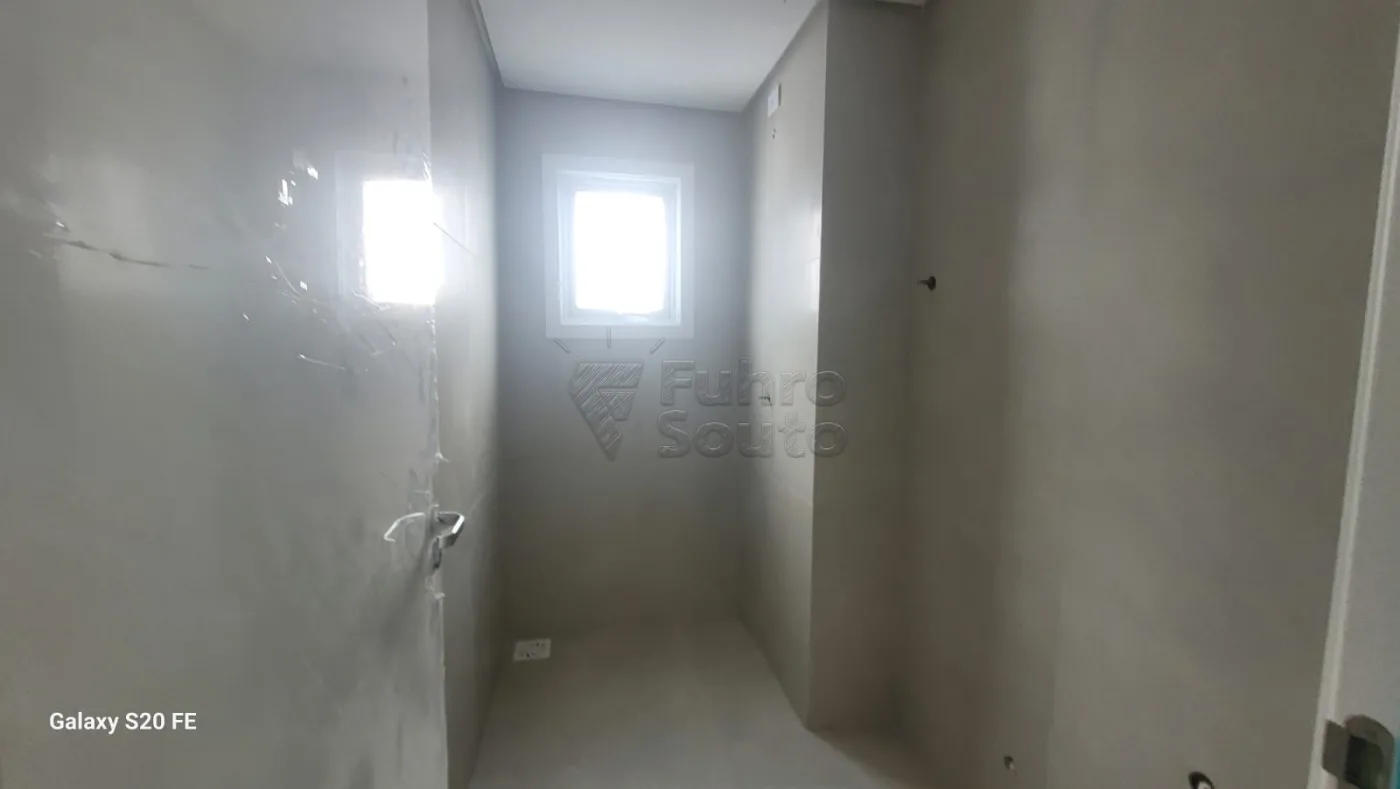 Comprar Apartamento / Padr&atilde;o em Pelotas R$ 359.000,00 - Foto 5
