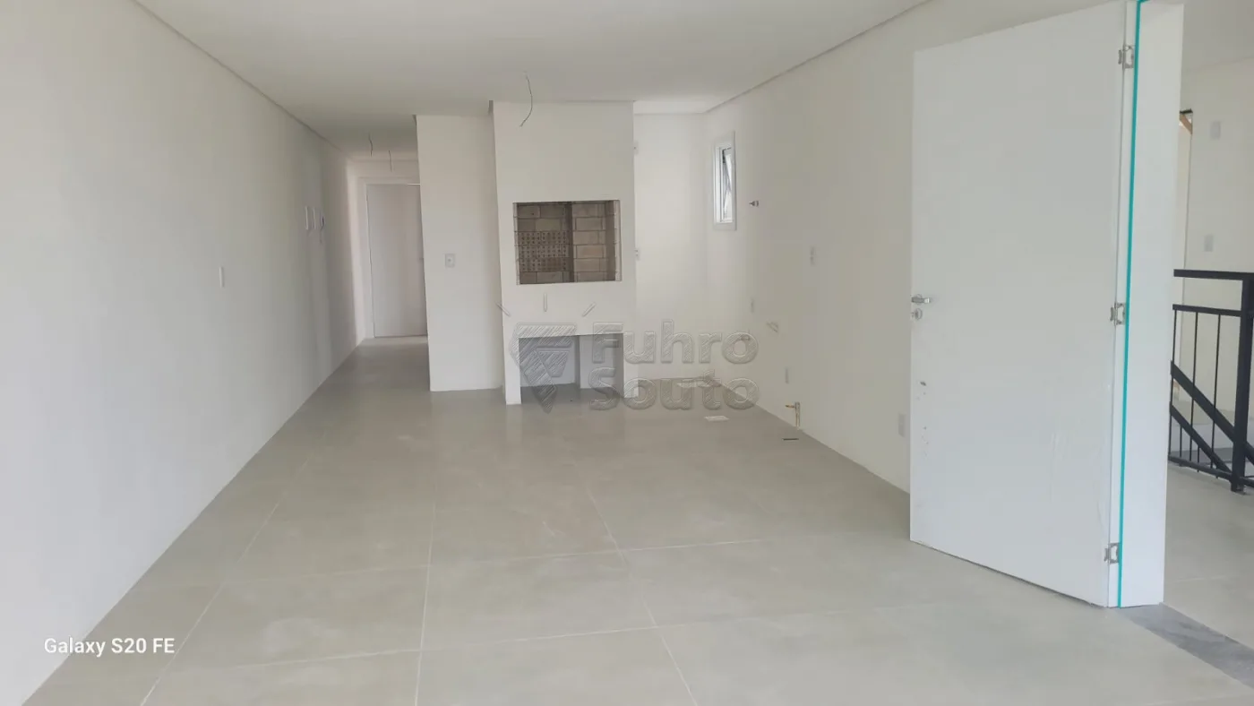 Comprar Apartamento / Padr&atilde;o em Pelotas R$ 359.000,00 - Foto 2