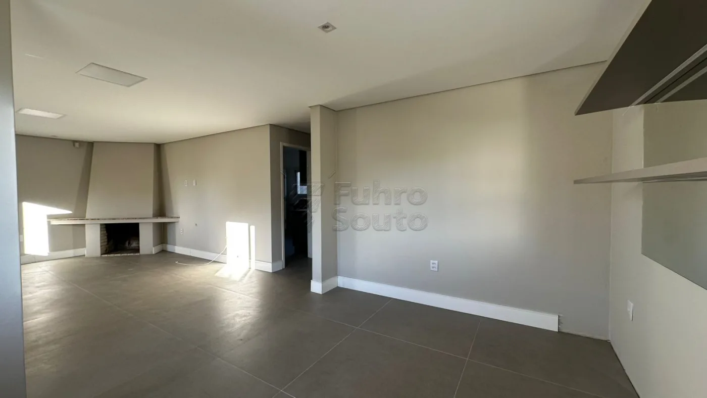 Comprar Casa / Padr&atilde;o em Pelotas R$ 990.000,00 - Foto 3