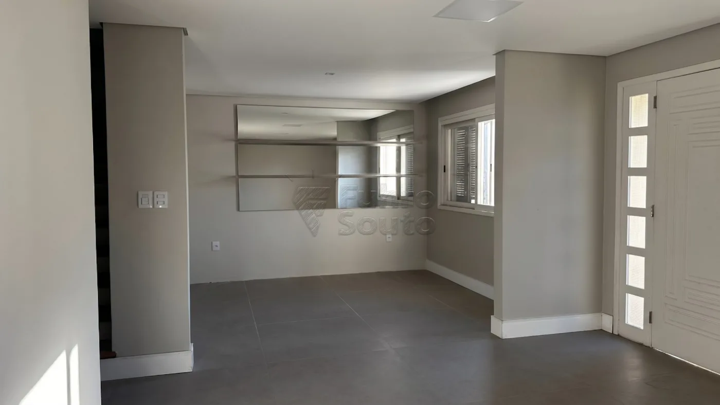 Comprar Casa / Padr&atilde;o em Pelotas R$ 990.000,00 - Foto 4