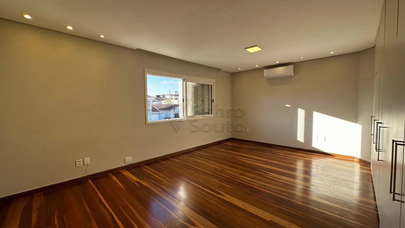 Comprar Casa / Padr&atilde;o em Pelotas R$ 990.000,00 - Foto 9